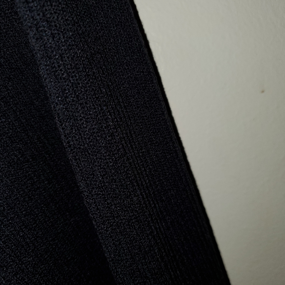 sweater - Picture 2 of 3